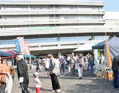 相模原市役所本庁舎前玄関広場